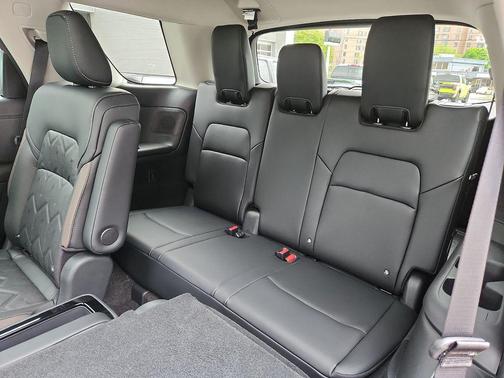 Scarlet Ember Tintcoat/Super Black 2026 Nissan Pathfinder Platinum