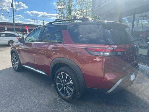Scarlet Ember Tintcoat/Super Black 2026 Nissan Pathfinder Platinum