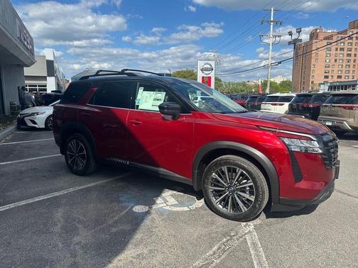 Scarlet Ember Tintcoat/Super Black 2026 Nissan Pathfinder Platinum