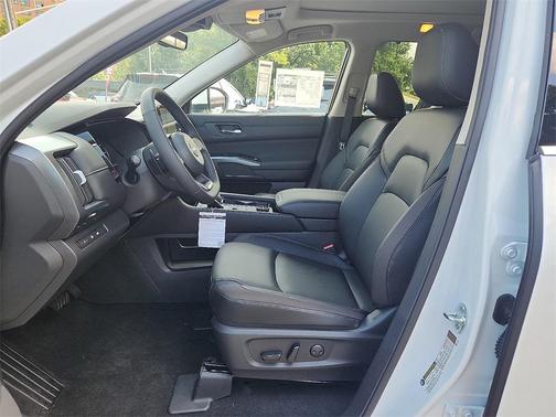 2025 Nissan Pathfinder SL 4WD