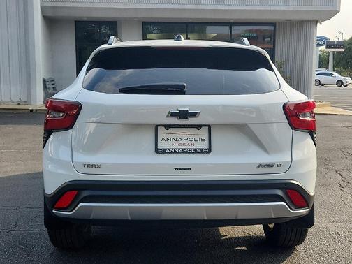 Summit White 2024 Chevrolet Trax LT