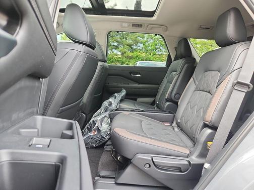 Boulder Gray Pearl 2026 Nissan Pathfinder Platinum