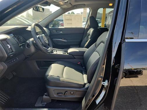 2025 Nissan Pathfinder SL 4WD