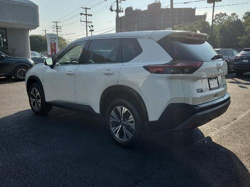 Pearl White Tricoat 2021 Nissan Rogue SV