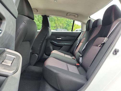 Aspen White Tricoat/Super Black 2026 Nissan Sentra SR