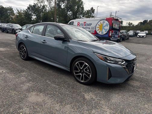 Atlantic Gray Metallic/Super Black 2025 Nissan Sentra SR