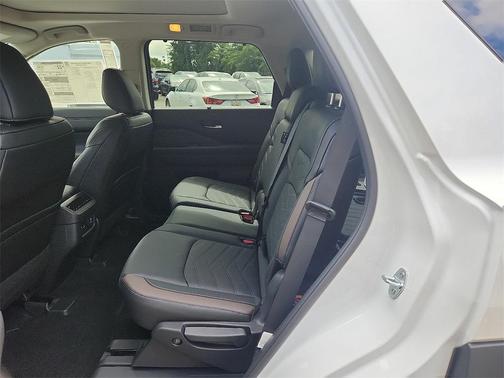 2025 Nissan Pathfinder Platinum 4WD
