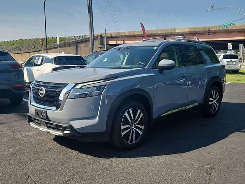 Boulder Gray Pearl 2024 Nissan Pathfinder Platinum FWD