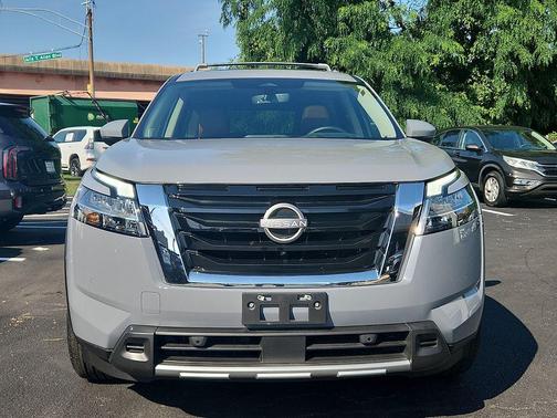 Boulder Gray Pearl 2024 Nissan Pathfinder Platinum FWD