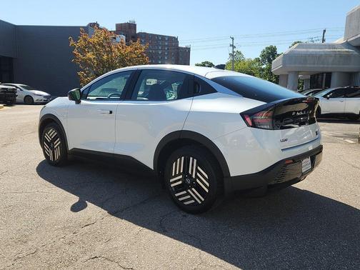 Everest White Pearl Tricoat 2026 Nissan Leaf SV+