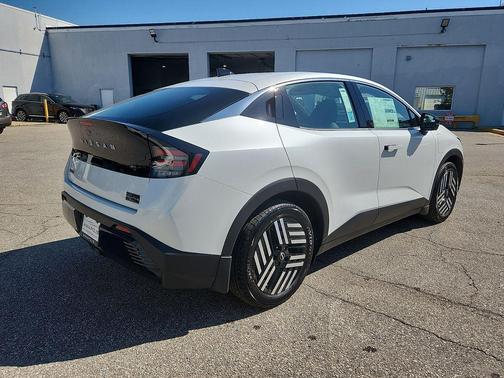 Everest White Pearl Tricoat 2026 Nissan Leaf SV+