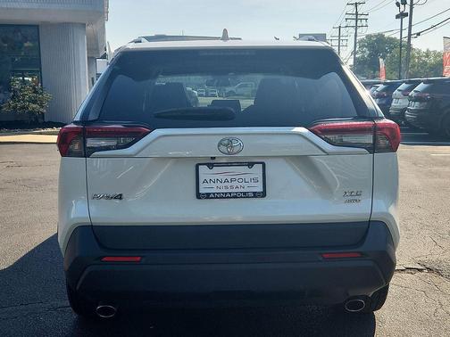 Blizzard Pearl 2021 Toyota RAV4 XLE Premium