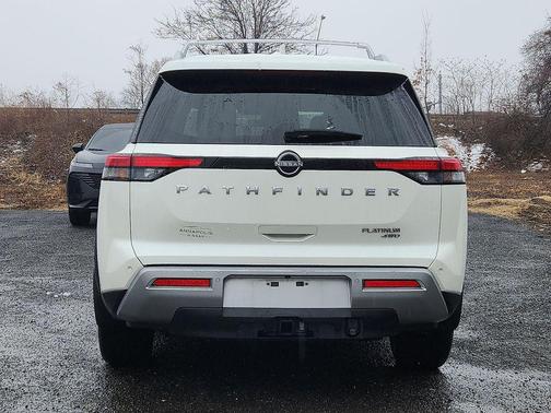 2024 Nissan Pathfinder Platinum 4WD