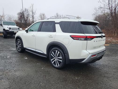 2024 Nissan Pathfinder Platinum 4WD