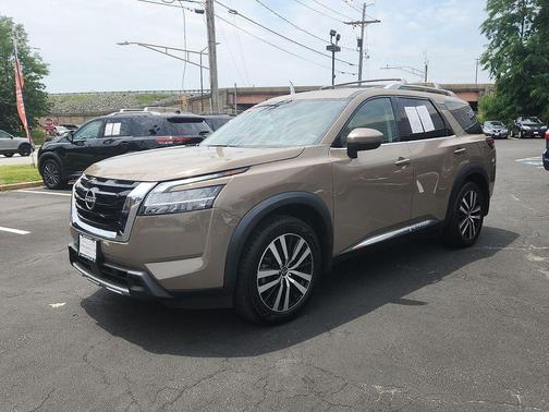 Baja Storm 2023 Nissan Pathfinder Platinum FWD