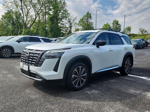 Everest White Pearl Tricoat 2026 Nissan Pathfinder Platinum