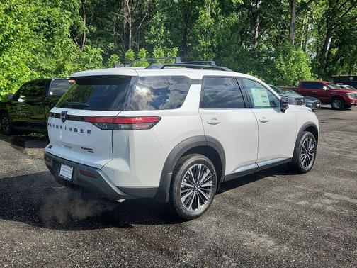 Everest White Pearl Tricoat 2026 Nissan Pathfinder Platinum