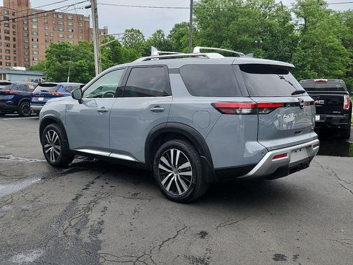 Boulder Gray Pearl 2023 Nissan Pathfinder Platinum 4WD