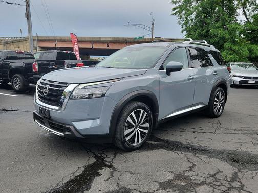 Boulder Gray Pearl 2023 Nissan Pathfinder Platinum 4WD