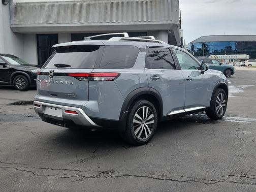Boulder Gray Pearl 2023 Nissan Pathfinder Platinum 4WD