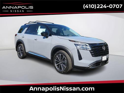 Boulder Gray Pearl/Super Black 2026 Nissan Pathfinder Platinum