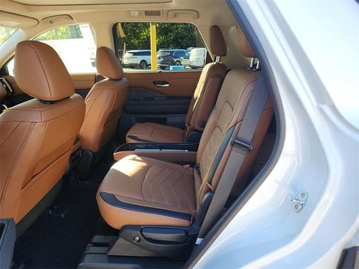 2025 Nissan Pathfinder Platinum 4WD