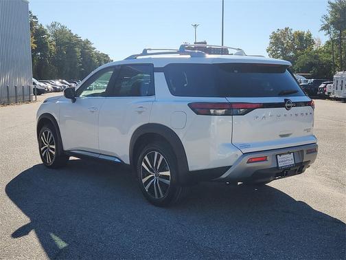 2025 Nissan Pathfinder Platinum 4WD