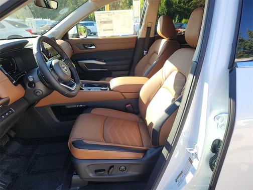2025 Nissan Pathfinder Platinum 4WD