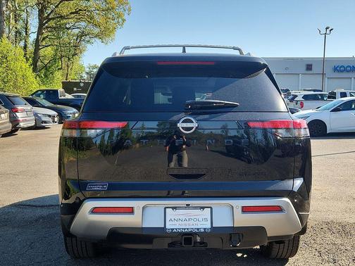 Super Black 2023 Nissan Pathfinder SL 4WD