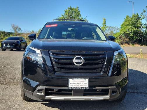 Super Black 2023 Nissan Pathfinder SL 4WD