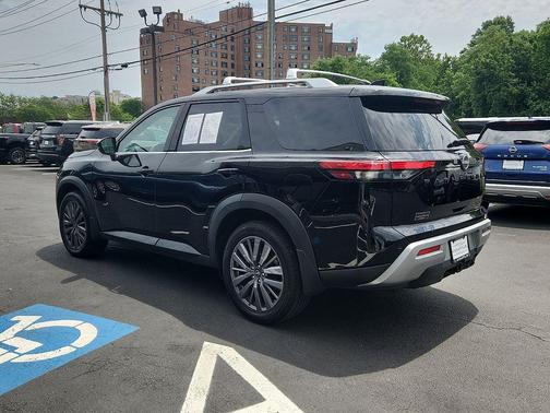 Super Black 2023 Nissan Pathfinder SL 4WD