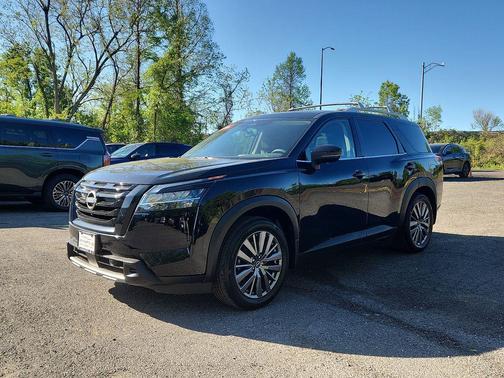 Super Black 2023 Nissan Pathfinder SL 4WD
