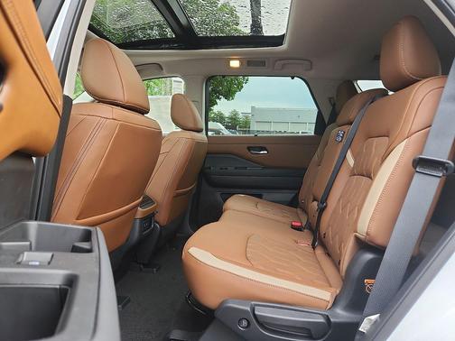 Everest White Pearl Tricoat 2026 Nissan Pathfinder Platinum