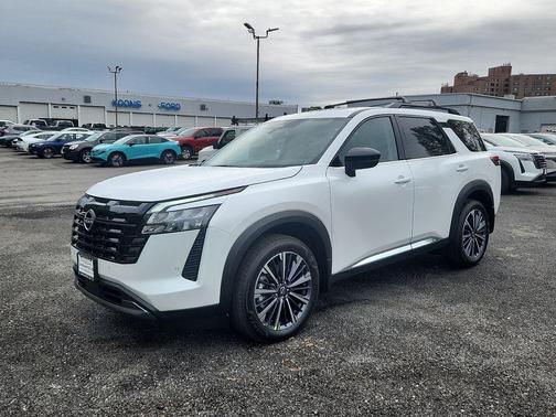 Everest White Pearl Tricoat 2026 Nissan Pathfinder Platinum