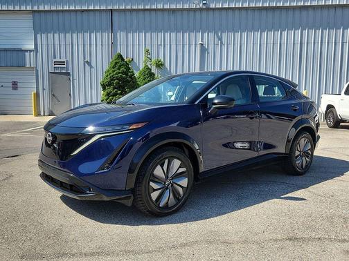 Deep Ocean Blue Pearl/Black Diamond Pearl 2023 Nissan ARIYA EVOLVE+