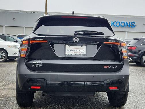 2025 Nissan Kicks SR