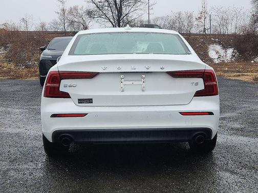 2021 Volvo S60 T5 Momentum