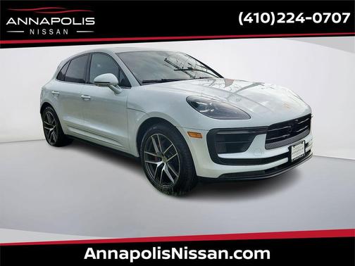 White 2022 Porsche Macan Macan
