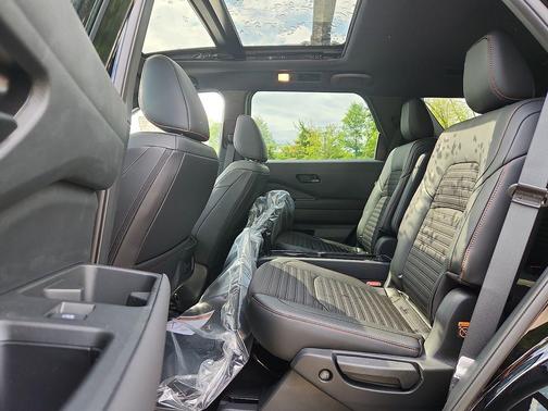 Super Black 2026 Nissan Pathfinder Rock Creek