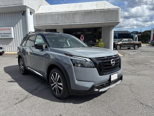 2025 Nissan Pathfinder Platinum 4WD
