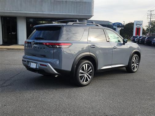2025 Nissan Pathfinder Platinum 4WD