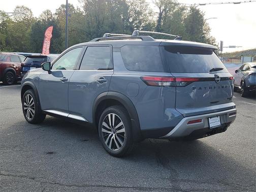 2025 Nissan Pathfinder Platinum 4WD