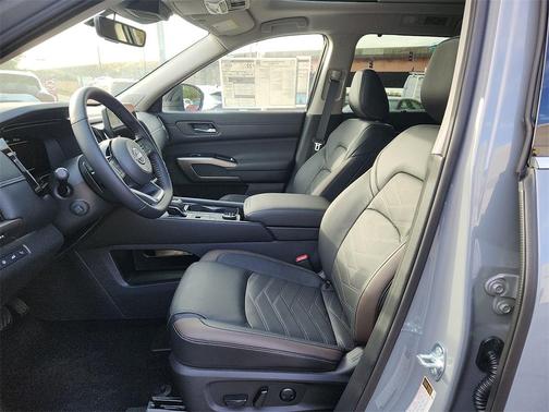 2025 Nissan Pathfinder Platinum 4WD