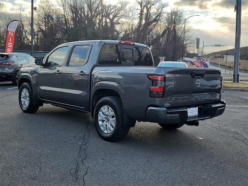 2022 Nissan Frontier SV