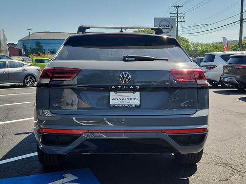 Pure Gray 2023 Volkswagen Atlas Cross Sport 2.0T SEL