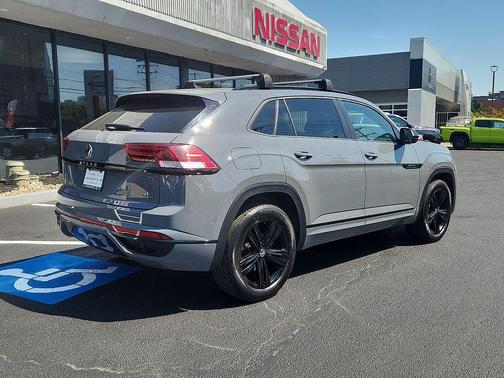 Pure Gray 2023 Volkswagen Atlas Cross Sport 2.0T SEL