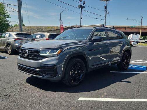 Pure Gray 2023 Volkswagen Atlas Cross Sport 2.0T SEL