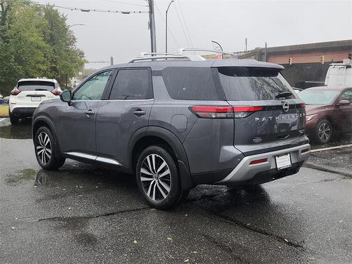 2025 Nissan Pathfinder Platinum 4WD