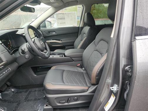 2025 Nissan Pathfinder Platinum 4WD