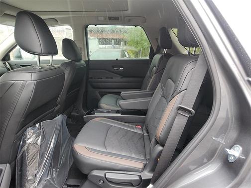 2025 Nissan Pathfinder Platinum 4WD